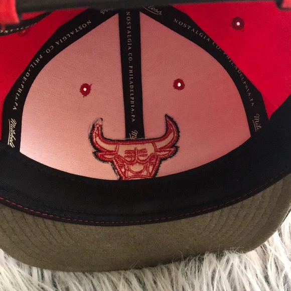 Snap back retro Bulls hat - Picture 3 of 5